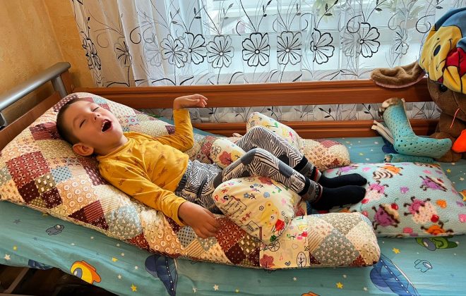 Руслан в подушках: мамина любовь