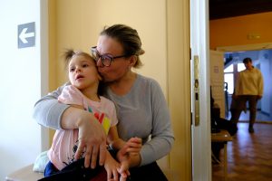 Снизить тревожность, поднять самооценку ребенка и другие причины обниматься как можно чаще