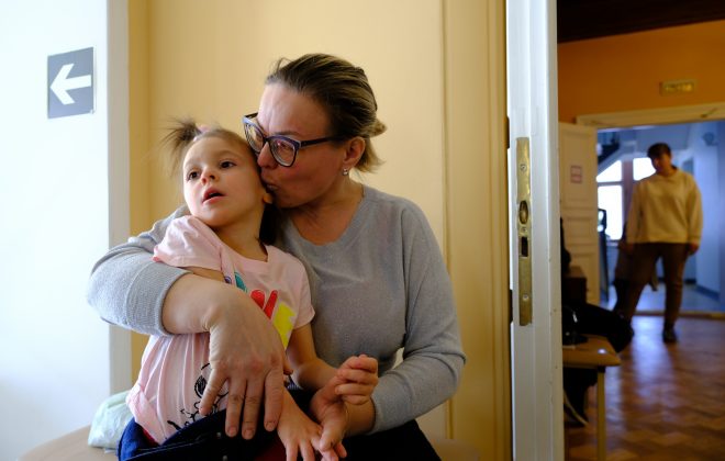 Снизить тревожность, поднять самооценку ребенка и другие причины обниматься как можно чаще